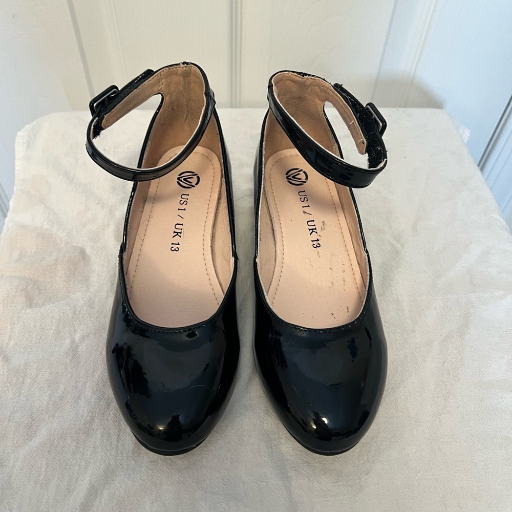 Black patent girls dress shoes